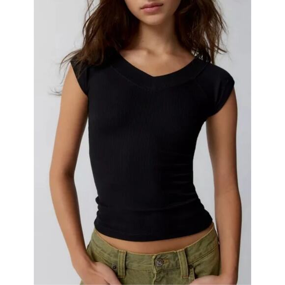 NWOT BDG Urban Outfitters Shannen Ribbed V Neck in Black - Picture 1 of 7